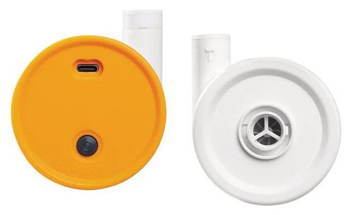 משאבת ניפוח אוויר חשמלית USB לבנה 66616 מבית INTEX - משאבת הניפוח בסביבת שימוש
