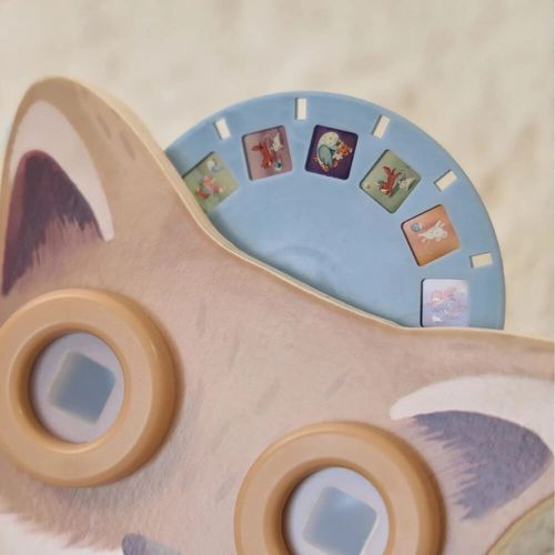 מבט מקרוב על דסקית עם שקופיות של - מקרן סיפורים מעץ שועל - Little Dutch