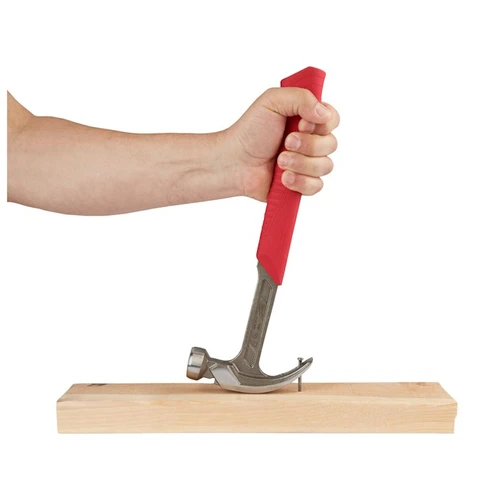 פטיש פלדה מגנטי מקצועי עם ציפורן מעוגלת 20oz / 570g Milwaukee דגם 4932478656
