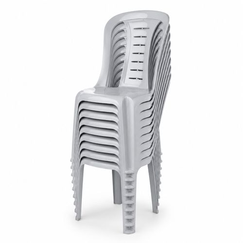 100 כיסאות פלסטיק אפור בהיר במשטח