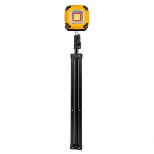 פרוז'קטור LED לקמפינג עם חצובה גבוהה, מגנט מובנה ויציאת USB לטעינת טלפונים.
