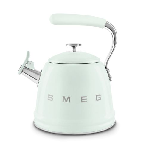 קומקום שורק לא חשמלי SMEG בצבע ירוק פסטל בעיצוב רטרו שנות החמישים