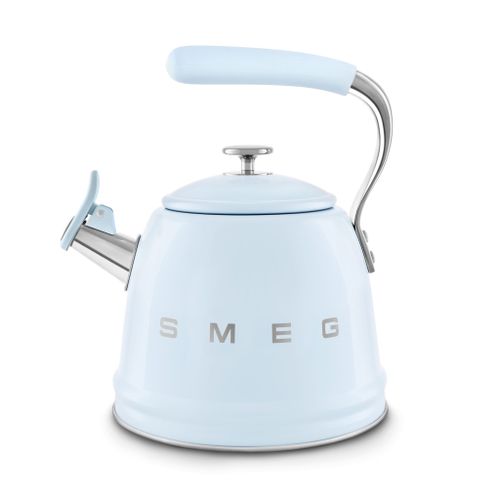 קומקום שורק לא חשמלי SMEG בצבע כחול פסטל בעיצוב רטרו שנות החמישים