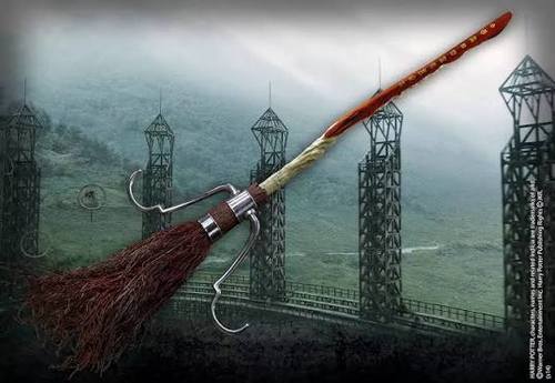 מטאטא המעופף Firebolt | The Noble Collection – Harry Potter Collectible Replica 