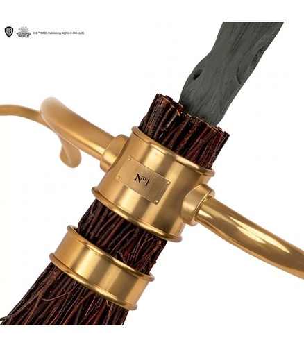 מטאטא Firebolt מהדורה מוגבלת – Harry Potter Cinereplicas Collectible Replica