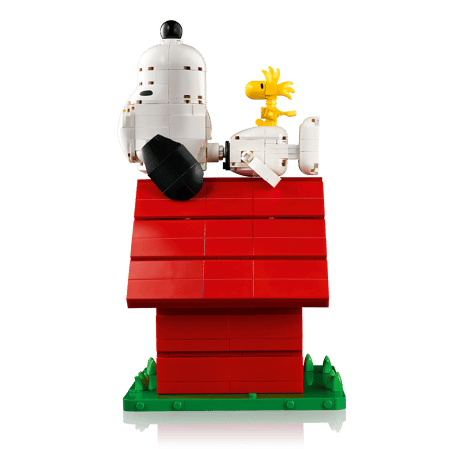 PEANUTS SNOOPYS DOGHOUSE