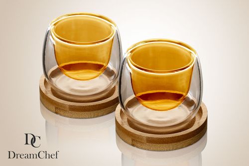 זוג כוסות קפה זכוכית אמבר DreamChef עם תחתיות עץ