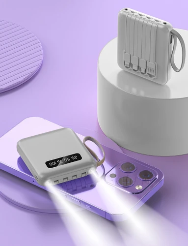 מטען נייד| סוללת גיבוי 10000mAH נטען עם סט כבלים מובנים בסוללה | צבע לבן   