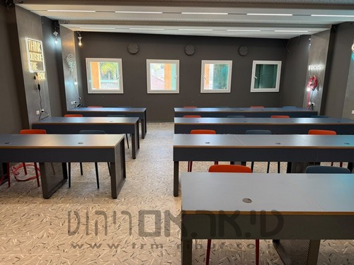 חדר המחשבים בבית הספר אלחווארזמי בטמרה