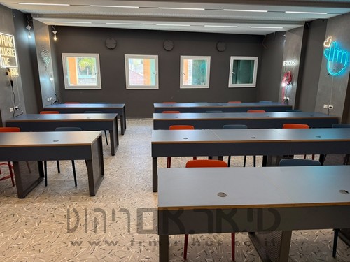 חדר המחשבים בבית הספר אלחווארזמי בטמרה
