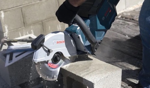 מסור עגול נטען לבטון BOSCH GCS 18V-230 - גוף בלבד