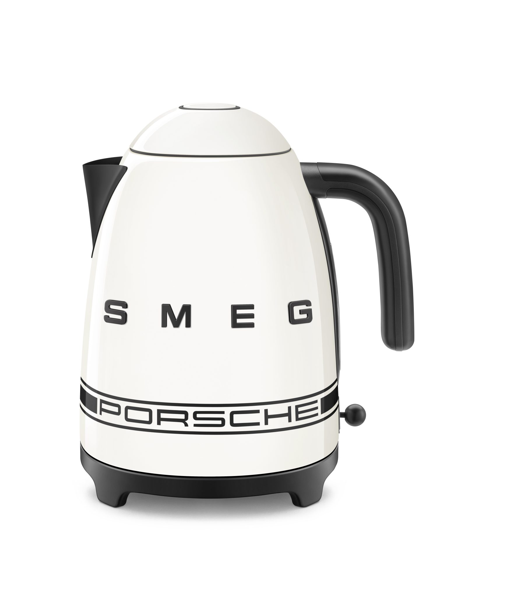 קומקום חשמלי לבן קאררה שת”פ SMEG ופורשה