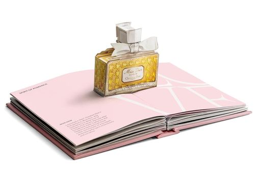 ספר אופנה פופ אפ - Pop-Up Dior 
