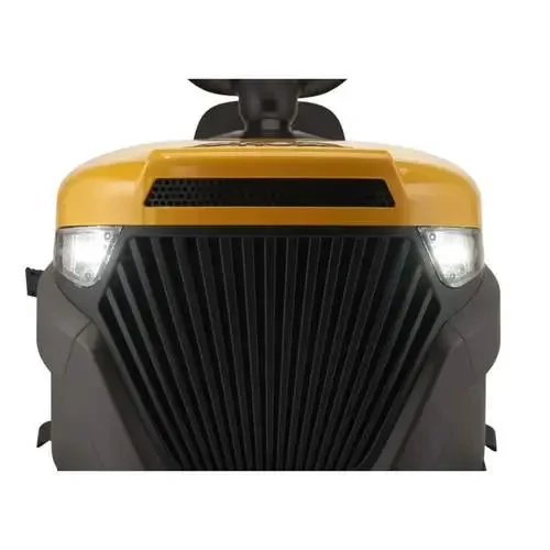 חזית טרקטורון הכיסוח STIGA Estate 598 עם פנסי LED המספקים ראות טובה גם בתנאי תאורה נמוכה.