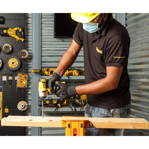 מברגת אימפקט נטענת DEWALT DCF815D2 10.8V XR - גוף קומפקטי צהוב שחור עם שתי סוללות 2 אמפר ומטען, לעבודות הרכבה ותחזוקה