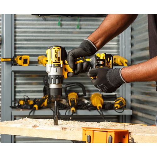 מברגה ומקדחה רוטטת נטענת DEWALT DCD996P2 18V XR - גוף צהוב שחור עם תפסן 13 מ