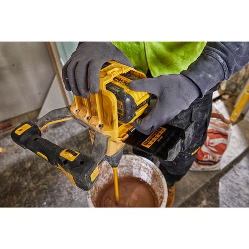 סוללת ליתיום נטענת DEWALT DCB548 XR FlexVolt 18V/54V - 12 אמפר עם 15 תאים, מעבר מתח אוטומטי ומכסה הובלה