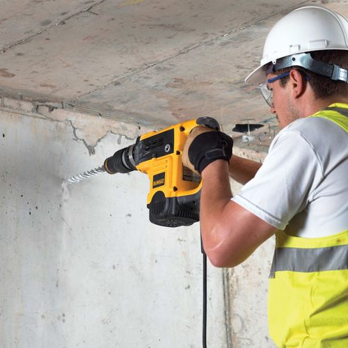 פטישון משולב DEWALT D25501K - כלי SDS-Max בהספק 1,100 וואט לקידוח בבטון עד 40 מ
