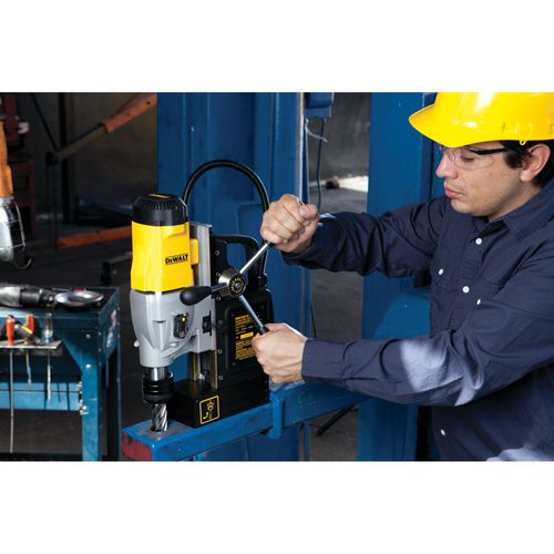 מקדחה מגנטית DEWALT DWE1622K - כלי 1,200 וואט לקידוח בפלדה עד 50 מ