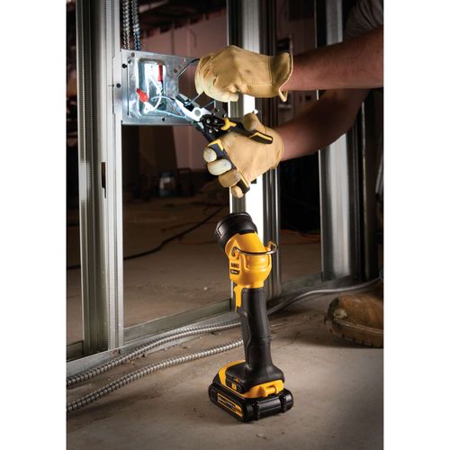 פנס עבודה נטען DEWALT DCL040 18V XR - גוף בלבד עם ראש מסתובב, מגנט לתלייה ותפסן חגורה להארת נקודת עבודה