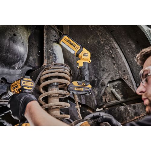 פנס עבודה נטען DEWALT DCL050N 18V XR - גוף בלבד עם ראש מפרקי בתשעה מצבים ווו תלייה מסתובב להארת שטח עבודה