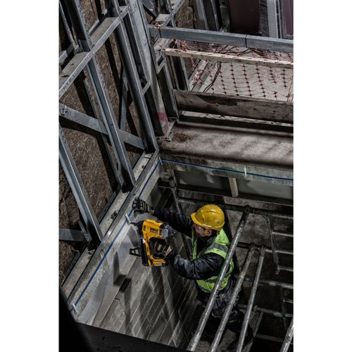 אקדח מסמרים נטען DEWALT DCN890P2 18V XR לבטון - ערכה עם שתי סוללות 5 אמפר, מטען, חרטומים ומוט הארכה