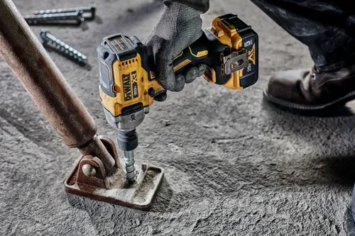 מפתח בוקסות נטען DEWALT DCF891P2 18V XR Mid Torque - ערכה עם שתי סוללות 5 אמפר, מטען ומזוודת נשיאה