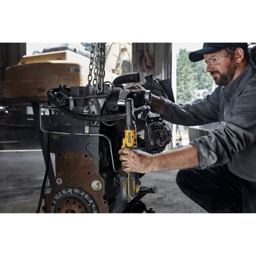 מפתח ראצ'ט נטען DEWALT DCF510N 18V XR - גוף בלבד עם הינע מתחלף 1/2 ו-3/8 אינץ' וראש אטום לעבודה בתא מנוע