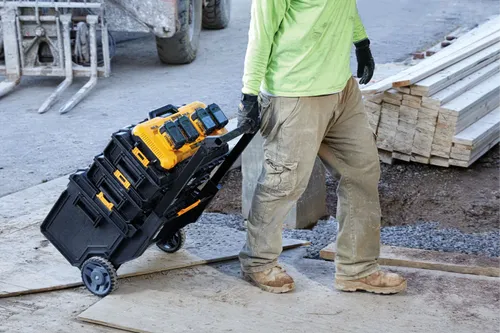 מטען מהיר DEWALT DCB104 בארבע יציאות - מטען קוואטרו לסוללות 12V, 18V XR ו-54V FlexVolt בטעינה סימולטנית