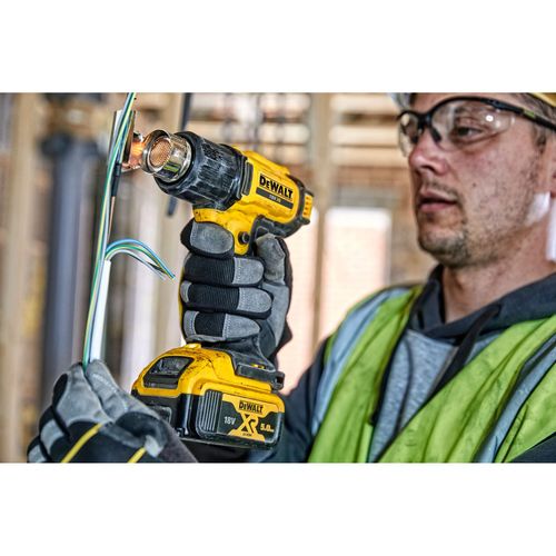מפזר חום נטען DEWALT DCE530N 18V XR - גוף בלבד עם שתי דרגות חום, תאורת LED ופיות רפלקטור ומשטח