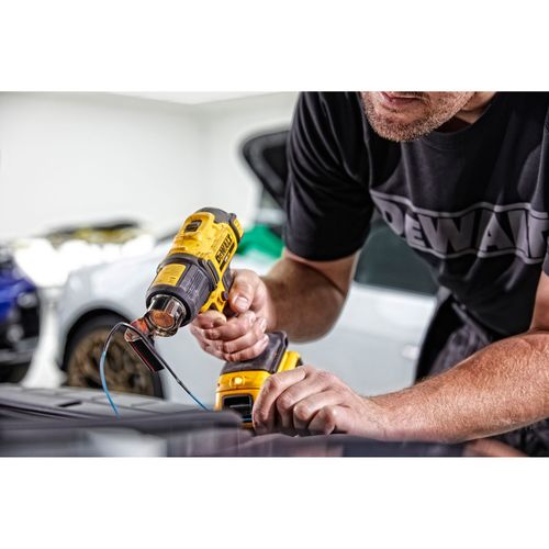 מפזר חום נטען DEWALT DCE530N 18V XR - גוף בלבד עם שתי דרגות חום, תאורת LED ופיות רפלקטור ומשטח