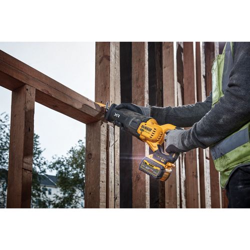 מסור חרב נטען DEWALT DCS386NT 18V XR FlexVolt Advantage - גוף בלבד עם נעל נשענת ומזוודת TSTAK VI