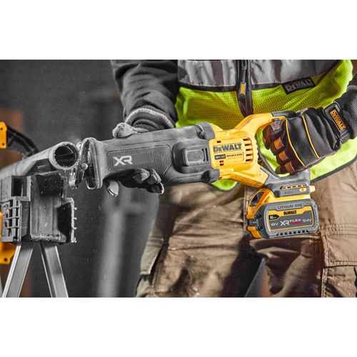 מסור חרב נטען DEWALT DCS386NT 18V XR FlexVolt Advantage - גוף בלבד עם נעל נשענת ומזוודת TSTAK VI