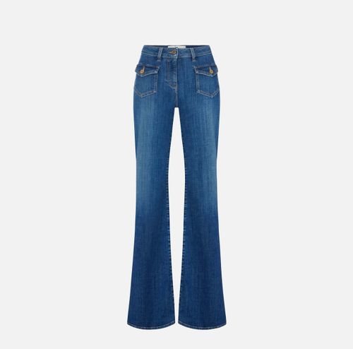 Bell-bottom jeans with small pockets