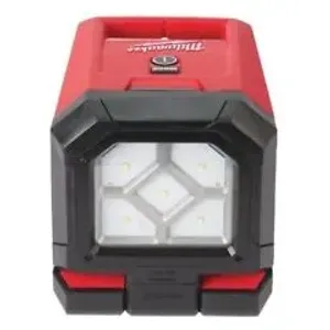 פנס LED קומפקטי נטען 2,200 לומינס 18V (גוף בלבד) MILWAUKEE