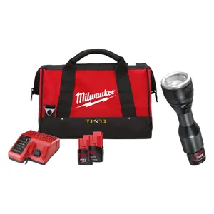 פנס יד שחור נטען 12V + שתי סוללות 2.0 AH MILWAUKEE