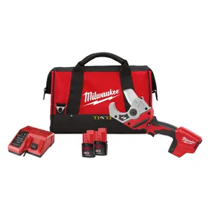 חותך צינורות פלסטיק נטען 12V+ שתי סוללות 2.0AH MILWAUKEE