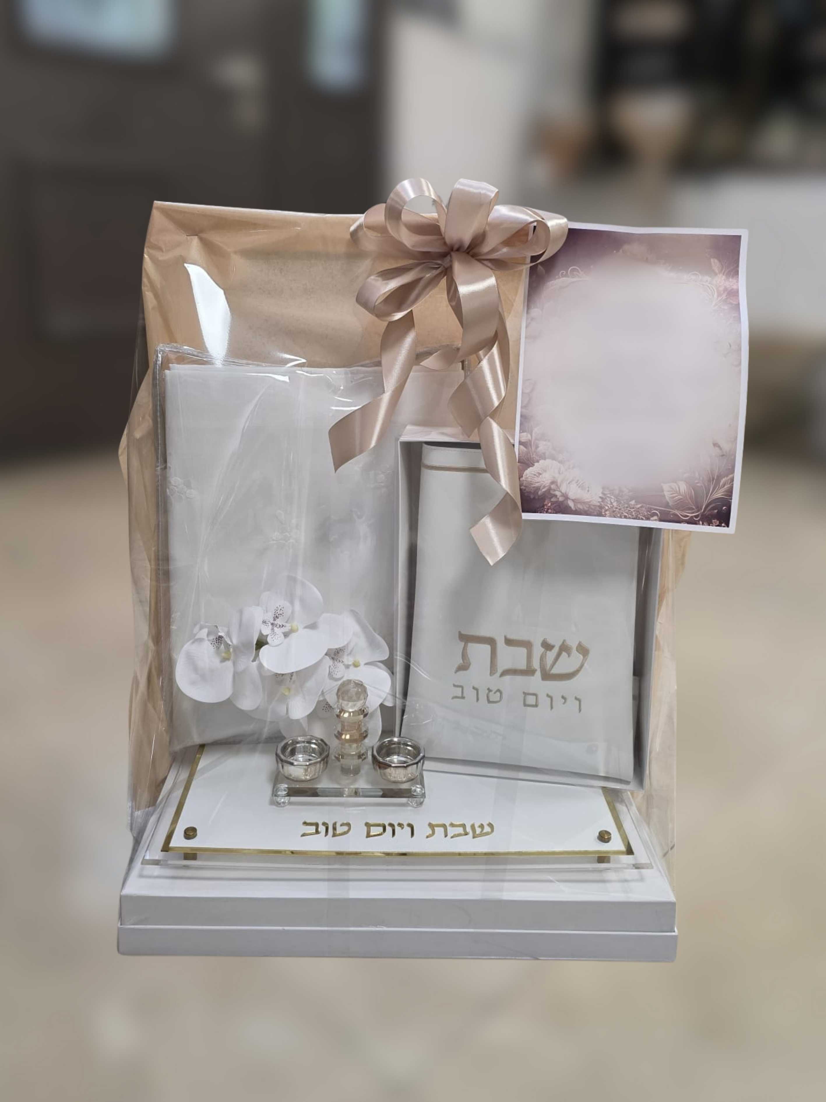 עיצוב אלגנטי לשבת כולל מפה