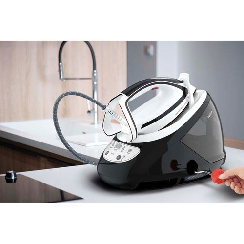 אוסף האבנית הנשלף ותחתית Durilium Air Glide במגהץ Tefal 2600W.