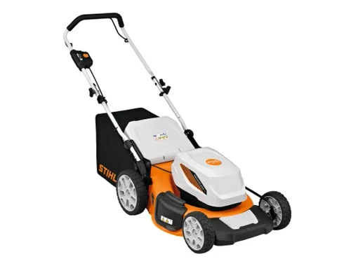 מבט צד שמאל מכסחת דשא מקצועית נטענת STIHL RMA 353 מסדרת AP SYSTEM