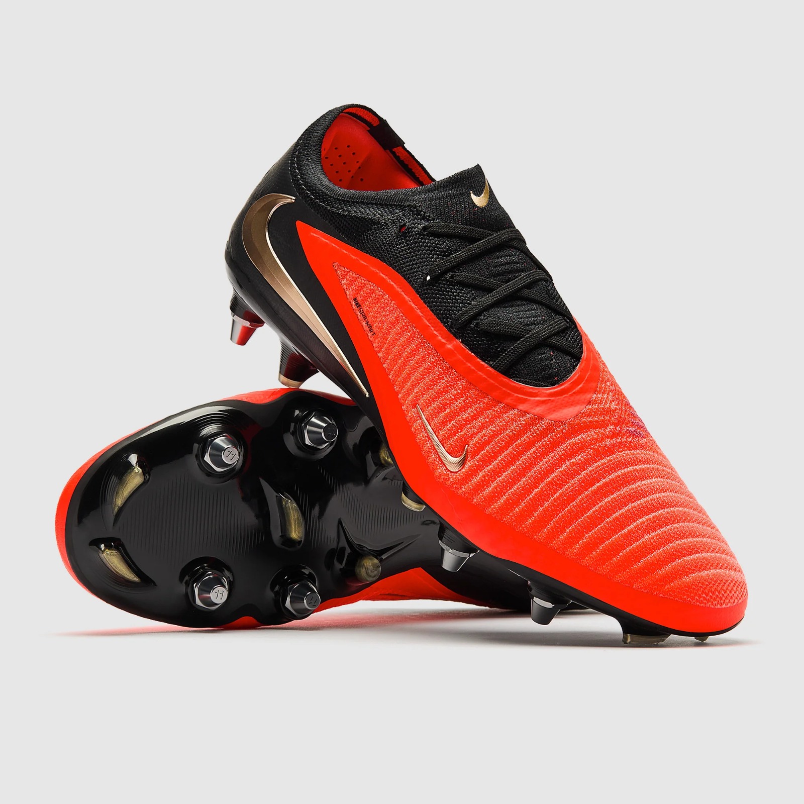 נעלי כדורגל מקצועיות  Nike Phantom 6 Low Elite SG-Pro