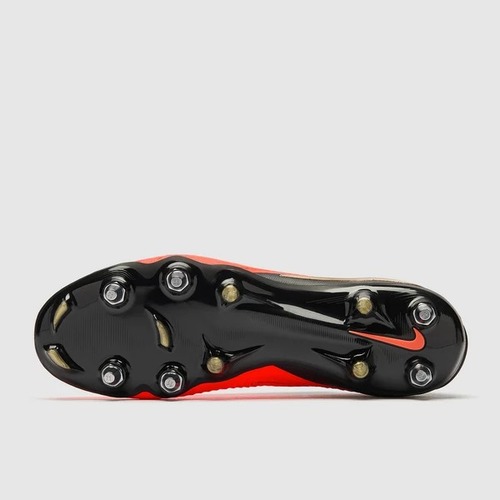 נעלי כדורגל מקצועיות  Nike Phantom 6 Low Elite SG-Pro