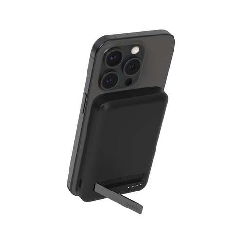  סוללת גיבוי מגנטית 5,000mAh עם טעינה אלחוטית מהירה Qi2 – Belkin BoostCharge Pro BPD0004 