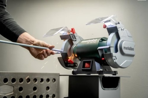 משחזת שולחן Metabo DS 150 Plus דגם 604160000 עם תאורת LED גלגלי 150 מ