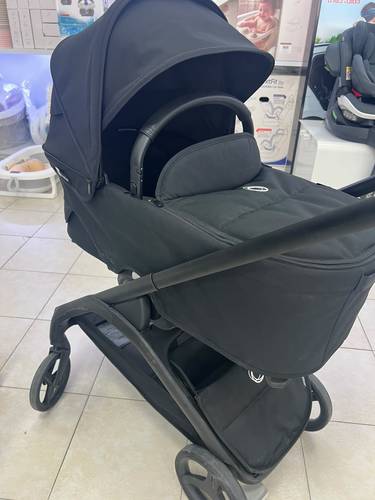 עגלת בוגבו דרגונפליי  אחרונה מתצוגה Bugaboo Dragonfly צבע ‏‏מרכב‏ שחור, ‏‏עריסה וטיולון שחור, גגון שחור מידנייט