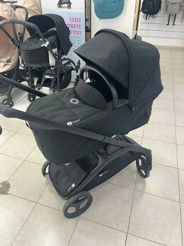 עגלת בוגבו דרגונפליי  אחרונה מתצוגה Bugaboo Dragonfly צבע ‏‏מרכב‏ שחור, ‏‏עריסה וטיולון שחור, גגון שחור מידנייט