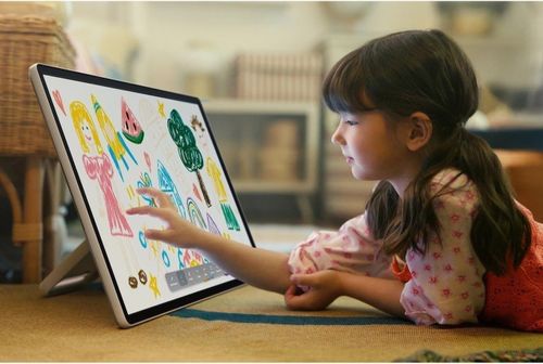 טלוויזיה AI חכמה וניידת בגודל 27 אינץ׳ - Samsung Moving Style UE27LSM7F