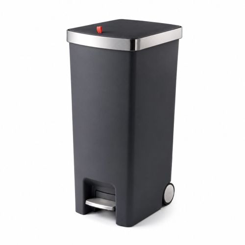 פח דוושה שחור 45 ליטר עם גלגלים La Kitchenette TG5270 על רקע לבן