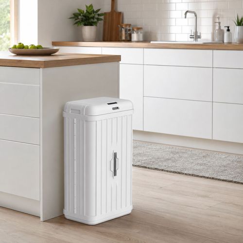 פח אשפה אלקטרוני לבן 50 ליטר La Kitchenette במטבח מודרני