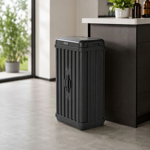 פח אשפה אלקטרוני שחור 50 ליטר La Kitchenette במטבח מודרני